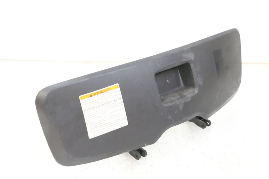 photo de CAJA DE GUANTES SUZUKI BURGMAN 125 (2007 - 2014) - Primer plano técnico