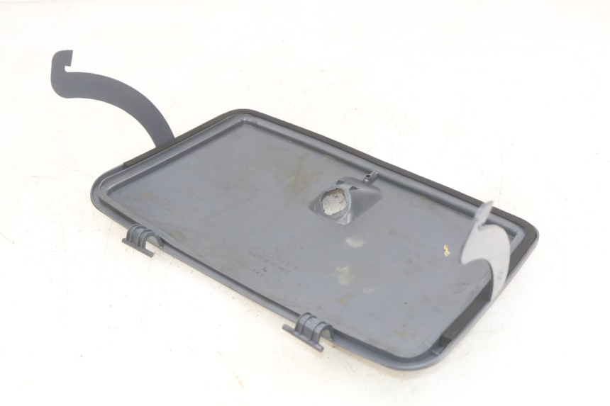 photo de CAJA DE GUANTES PEUGEOT SV 125 (1991 - 1994) - Zoom estado de uso