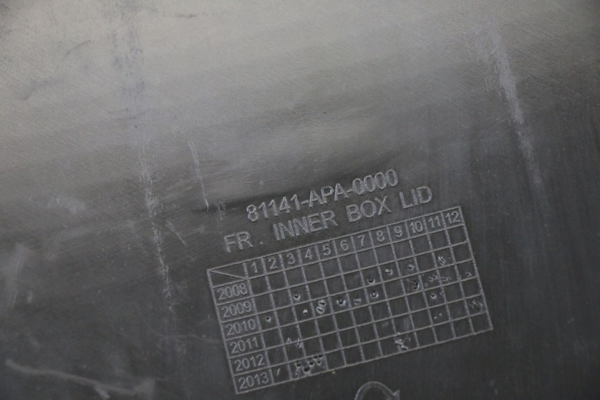 photo de CAJA DE GUANTES PEUGEOT TWEET 4T 50 (2014 - 2019) - Detalles de los puntos de fijación