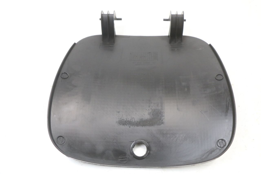 photo de PUERTA GUANTERA PEUGEOT TWEET 125 (2018 - 2021) - Primer plano técnico