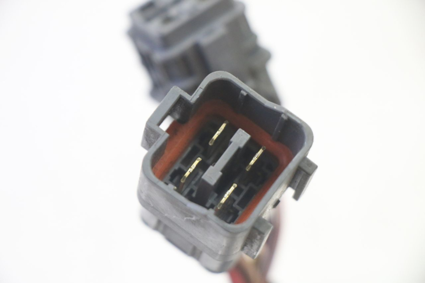 photo de CAJA FUSIBLES QUADRO 4 4D 350 (2015 - 2018) - Detalles de los puntos de fijación