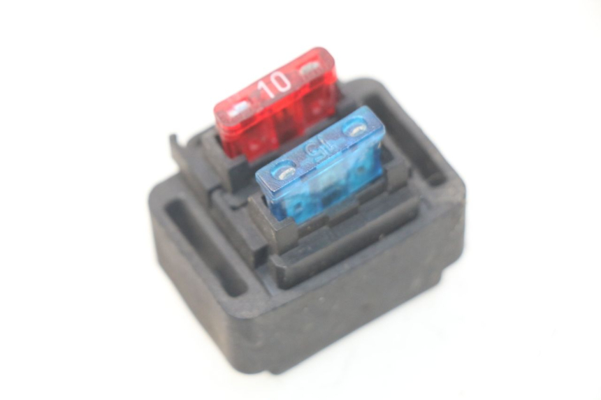 photo de CAJA FUSIBLES YAMAHA FJR ABS 1300 (2006 - 2012) - Primer plano técnico