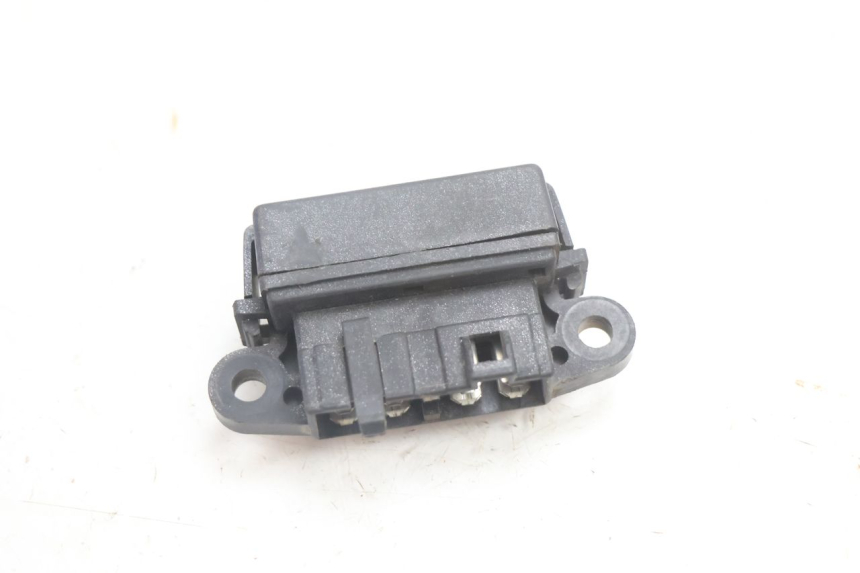 photo de CAJA FUSIBLES SUZUKI GSX F GSXF 750 (1988 - 1998) - Primer plano técnico