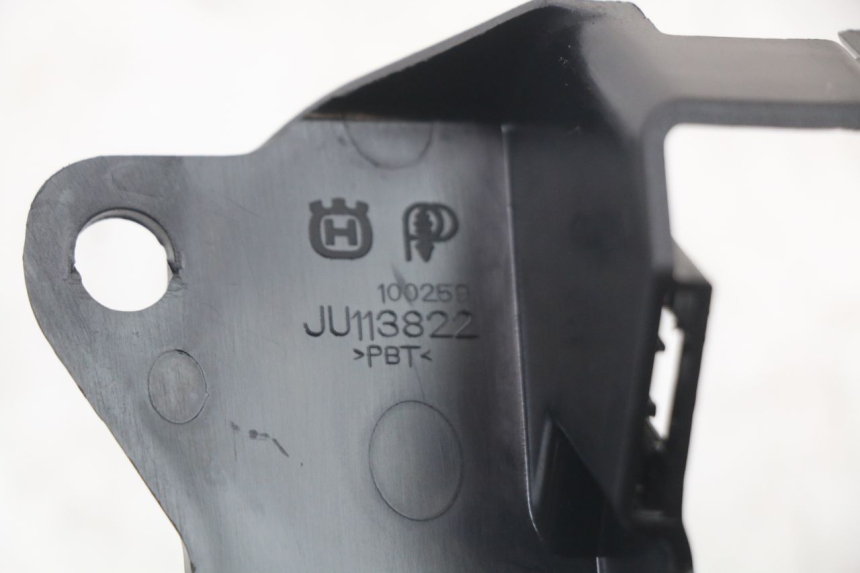 photo de CAJA FUSIBLES HUSQVARNA SVARTPILEN 401 (2018 - 2023) - Primer plano técnico