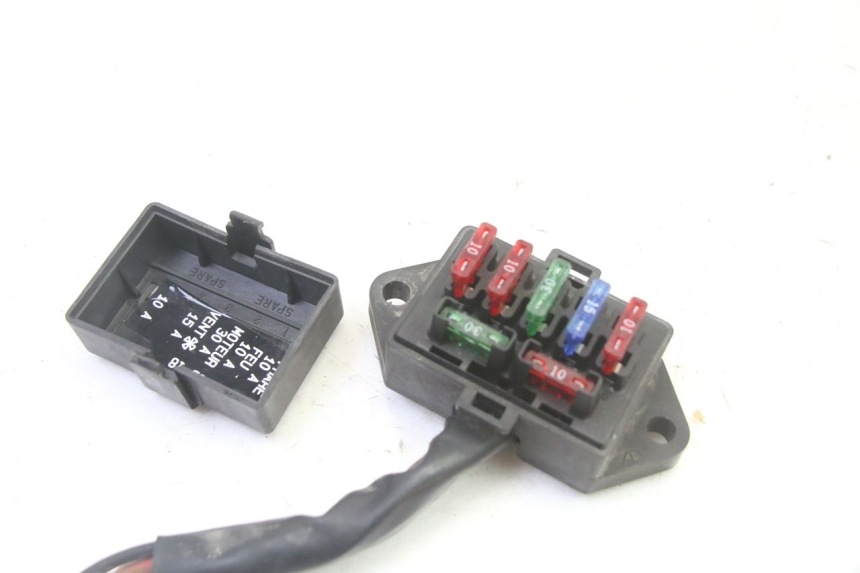 photo de CAJA FUSIBLES TRIUMPH SPRINT 900 (1995 - 1998) - Zoom estado de uso