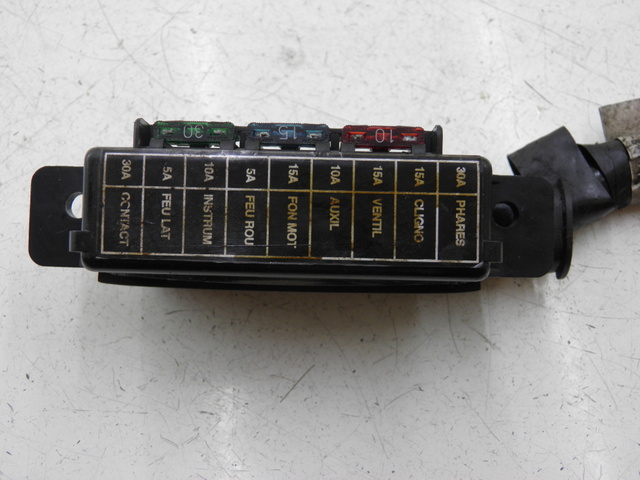 photo de CAJA FUSIBLES TRIUMPH TROPHY 1200 (1996 - 2003) - Otra perspectiva