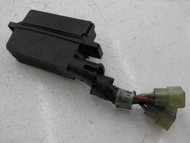 photo de CAJA FUSIBLES TRIUMPH TROPHY 1200 (1996 - 2003) - Primer plano técnico