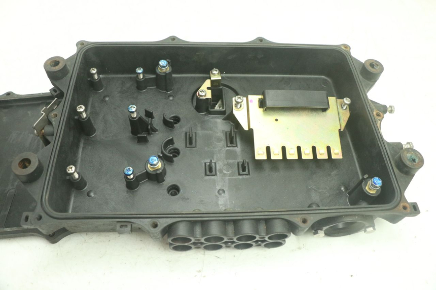 photo de CAJA FUSIBLES YAMAHA WAVE RUNNER GP R 1200 (2000 - 2003) - Detalle de la pieza