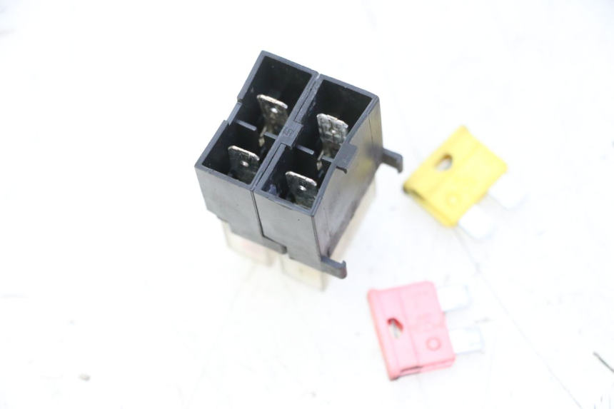 photo de CAJA FUSIBLES YAMAHA YP MAJESTY 125 (2007 - 2010) - Detalle de la pieza