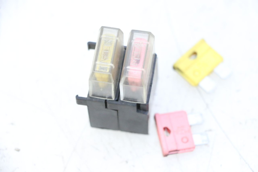 photo de CAJA FUSIBLES YAMAHA YP MAJESTY 125 (2007 - 2010) - Otra perspectiva