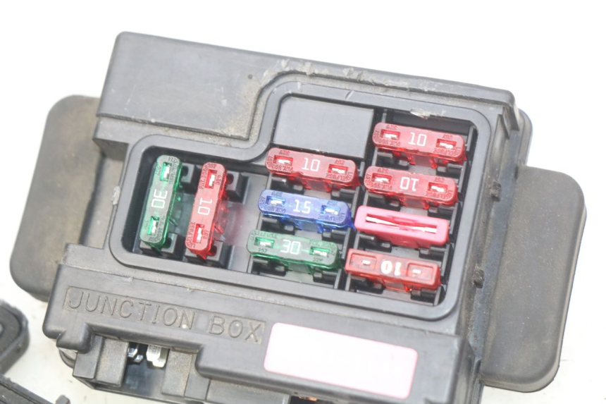 photo de PORTAFUSIBLE KAWASAKI ZR7 ZR-7 S 750 (1999 - 2004) - Detalles de los puntos de fijación