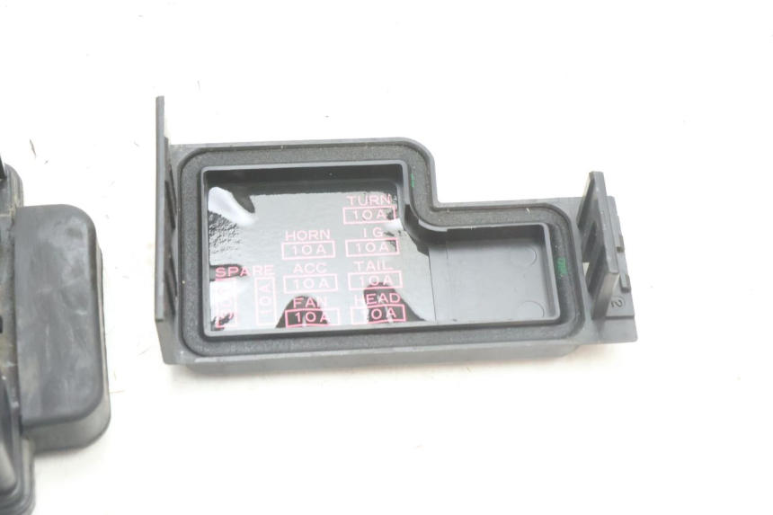 photo de PORTAFUSIBLE KAWASAKI ZZR 600 (1995 - 2004) - Zoom estado de uso
