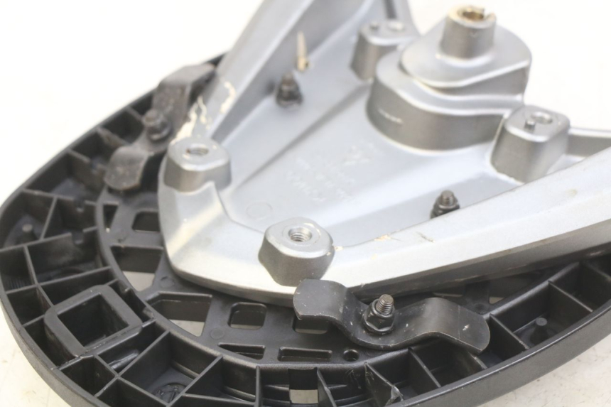 photo de PORTAEQUIPAJES  KYMCO AGILITY 16+ 4T 50 (2018 - 2023) - Detalles de los puntos de fijación