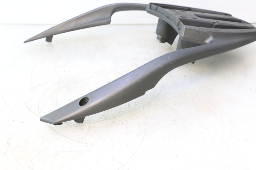 photo de PORTAEQUIPAJES  APRILIA ATLANTIC S 125 (2010 - 2013) - Detalles de los puntos de fijación