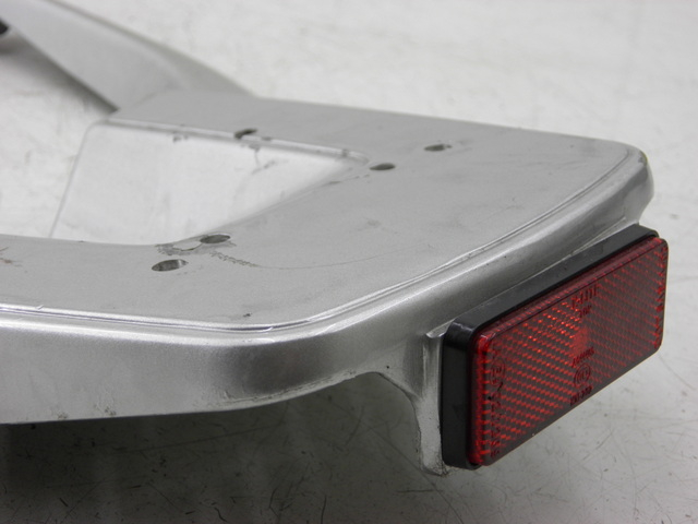 photo de PORTAEQUIPAJES  BENZHOU YY50QT31 VINTAGE 50 (2009 - 2012) - Detalles de los puntos de fijación