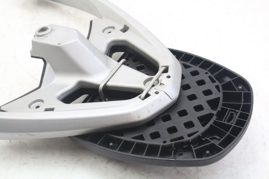 photo de PORTAEQUIPAJES  PEUGEOT GEOPOLIS RS 125 (2007 - 2009) - Detalles de los puntos de fijación