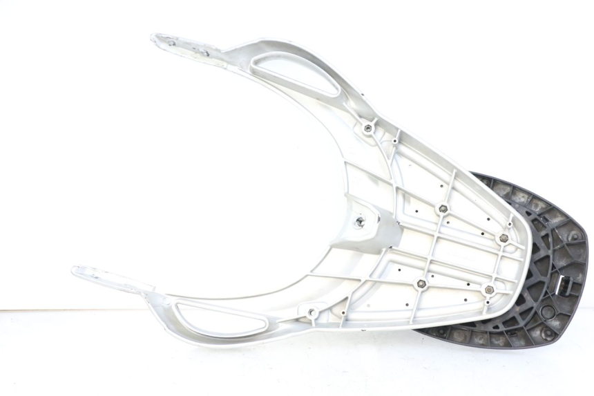 photo de PORTAEQUIPAJES  RENAULT KOURANOS 125 (2001 - 2004) - Detalle de la pieza