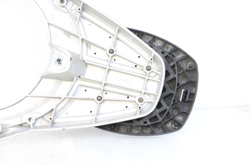 photo de PORTAEQUIPAJES  RENAULT KOURANOS 125 (2001 - 2004) - Detalles de los puntos de fijación