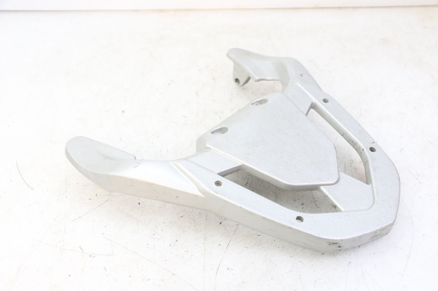 photo de PORTAEQUIPAJES  LONGJIA SHARPY 125 (2020 - 2024) - Detalles de los puntos de fijación