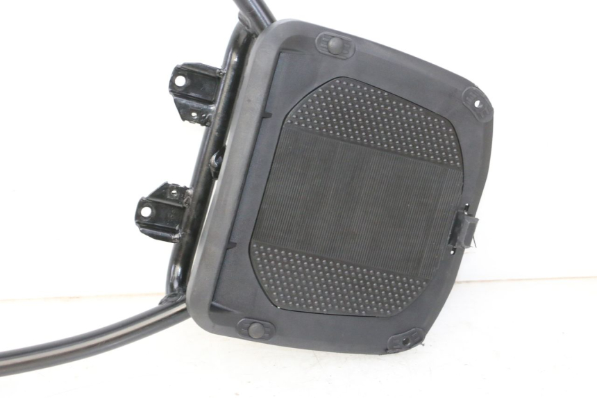 photo de PORTAEQUIPAJES  PIAGGIO MP3 HPE 310 (2024 - 2025) - Detalles de los puntos de fijación