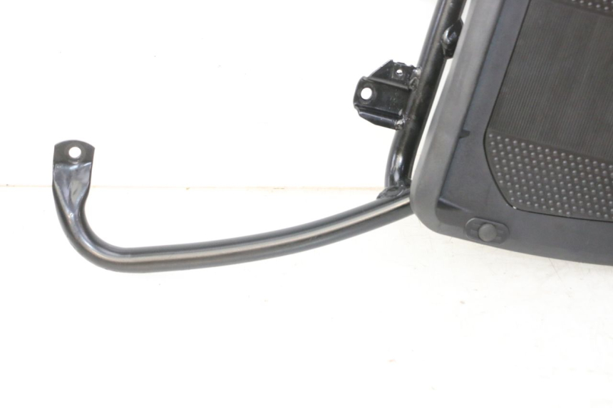 photo de PORTAEQUIPAJES  PIAGGIO MP3 HPE 310 (2024 - 2025) - Estado de la superficie y material