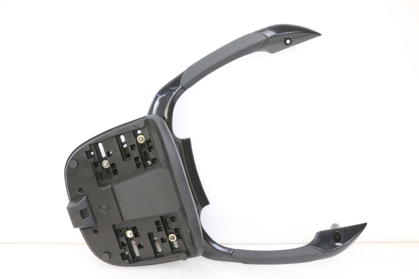 photo de PORTAEQUIPAJES  PIAGGIO MP3 500 (2014 - 2017) - Detalles de los puntos de fijación