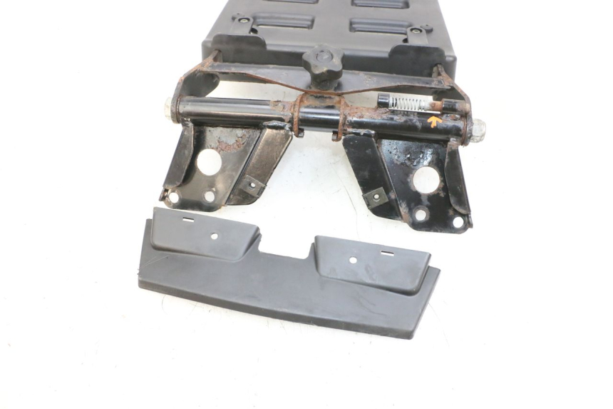 photo de PORTAEQUIPAJES  PIAGGIO MP3 RL 250 (2006 - 2010) - Detalles de los puntos de fijación