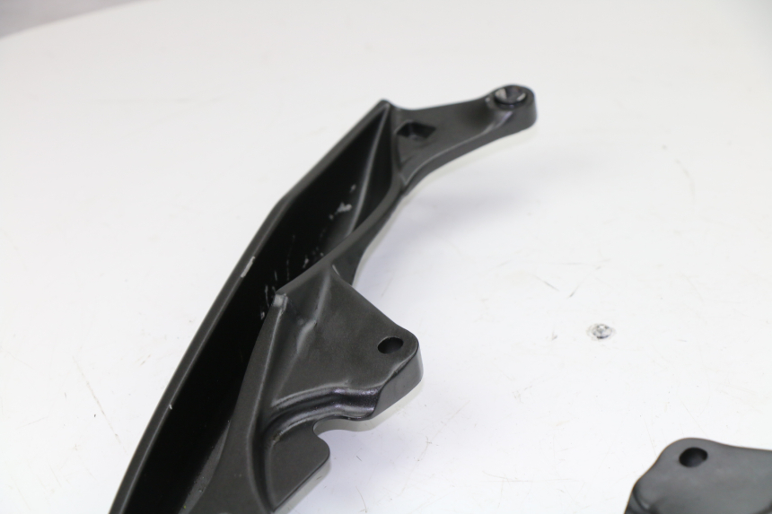 photo de PORTAEQUIPAJES  HONDA PCX (JF28) 125 (2009 - 2011) - Detalles de los puntos de fijación