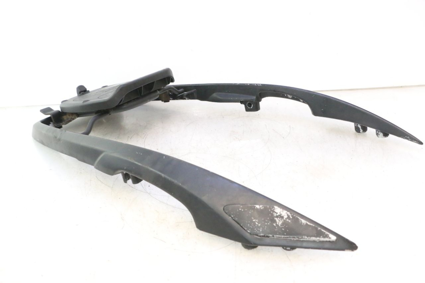 photo de PORTAEQUIPAJES PEUGEOT SATELIS 125 (2006 - 2009) - Estado de la superficie y material
