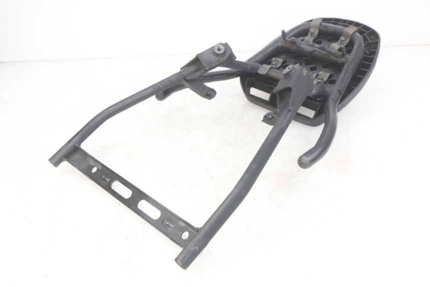 photo de PORTAEQUIPAJES HONDA SCV LEAD 100 (2003 - 2007) - Primer plano técnico