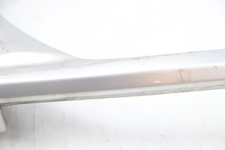 photo de PORTAEQUIPAJES SUZUKI SIXTEEN 125 (2008 - 2010) - Zoom sobre los componentes