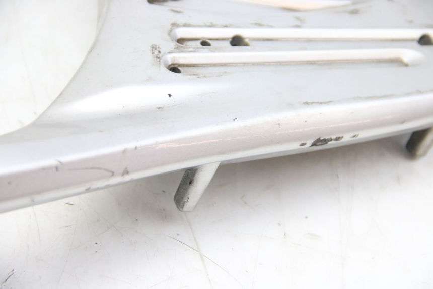 photo de PORTAEQUIPAJES SUZUKI SIXTEEN 125 (2008 - 2010) - Enfoque en la estructura