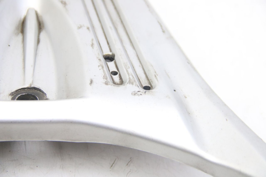 photo de PORTAEQUIPAJES SUZUKI SIXTEEN 125 (2008 - 2010) - Perfil de la pieza de repuesto