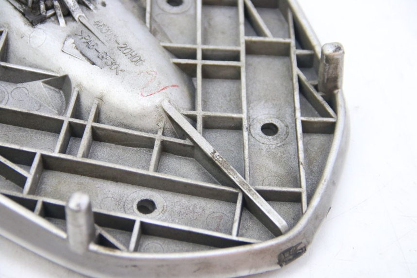 photo de PORTAEQUIPAJES SUZUKI SIXTEEN 125 (2008 - 2010) - Detalles de los puntos de fijación