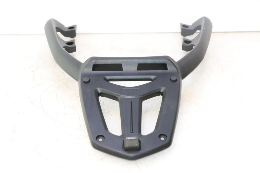 photo de PORTAEQUIPAJES  YAMAHA X-MAX XMAX 125 (2010 - 2013) - Detalles de los puntos de fijación