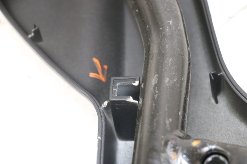 photo de PORTAEQUIPAJES PIAGGIO X10 125 (2012 - 2017) - Enfoque en la estructura