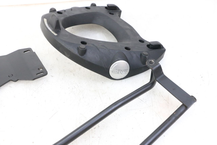 photo de PORTAEQUIPAJES  KYMCO XCITING 500 (2007 - 2010) - Detalles de los puntos de fijación