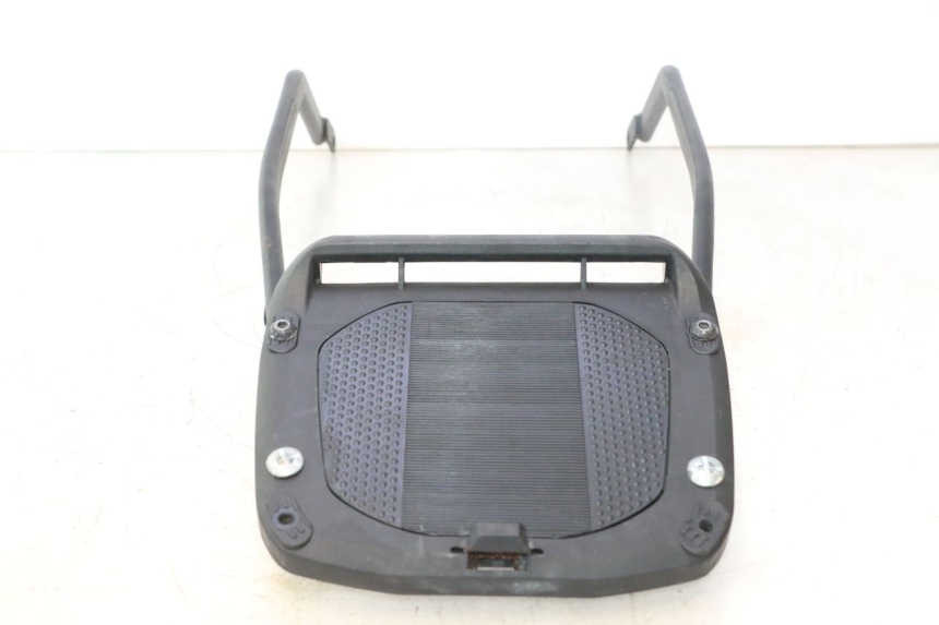 photo de PORTAEQUIPAJES  YAMAHA XJR 1300 (1998 - 2002) - Detalles de los puntos de fijación