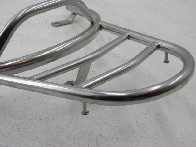 photo de PORTAEQUIPAJES  YAMASAKI YM50QT-N3 RETRO 50 (2012 - 2014) - Primer plano técnico