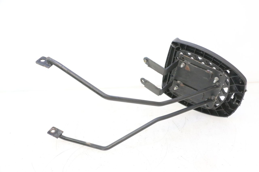 photo de PORTAEQUIPAJES  YAMAHA YP MAJESTY 125 (1998 - 2001) - Detalles de los puntos de fijación