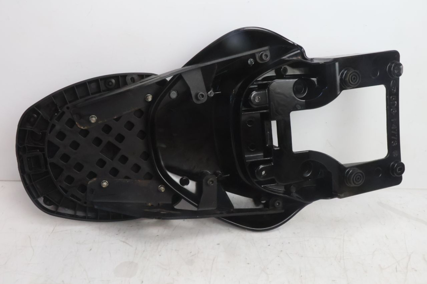 photo de PORTAEQUIPAJES YAMAHA YP MAJESTY 125 (2007 - 2010) - Primer plano técnico