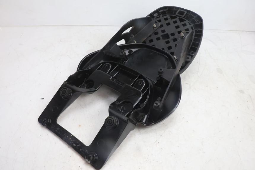 photo de PORTAEQUIPAJES YAMAHA YP MAJESTY 125 (2007 - 2010) - Detalles de los puntos de fijación