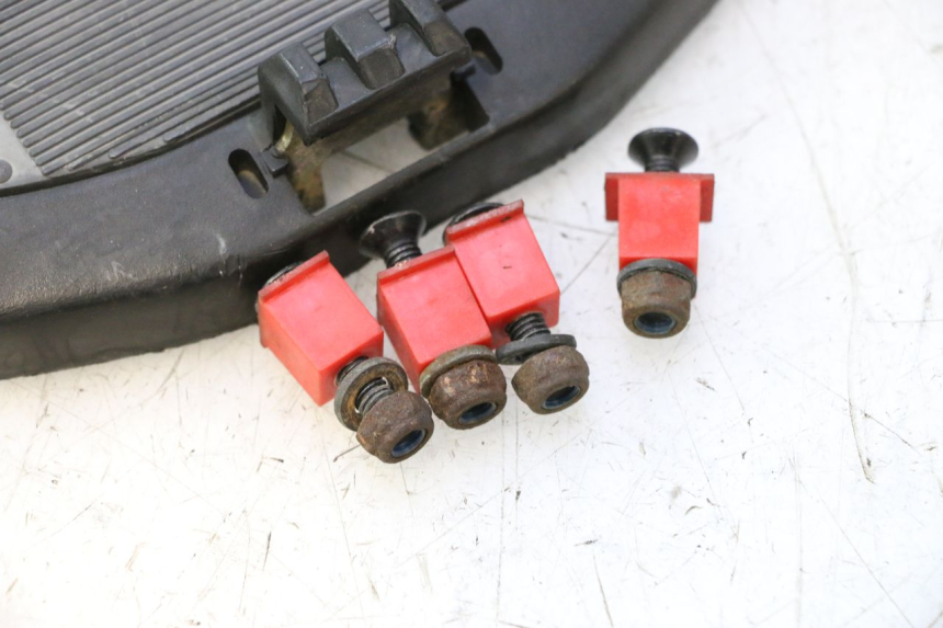 photo de PORTAEQUIPAJES  YAMAHA YP MAJESTY 125 (2002 - 2006) - Estado de la superficie y material