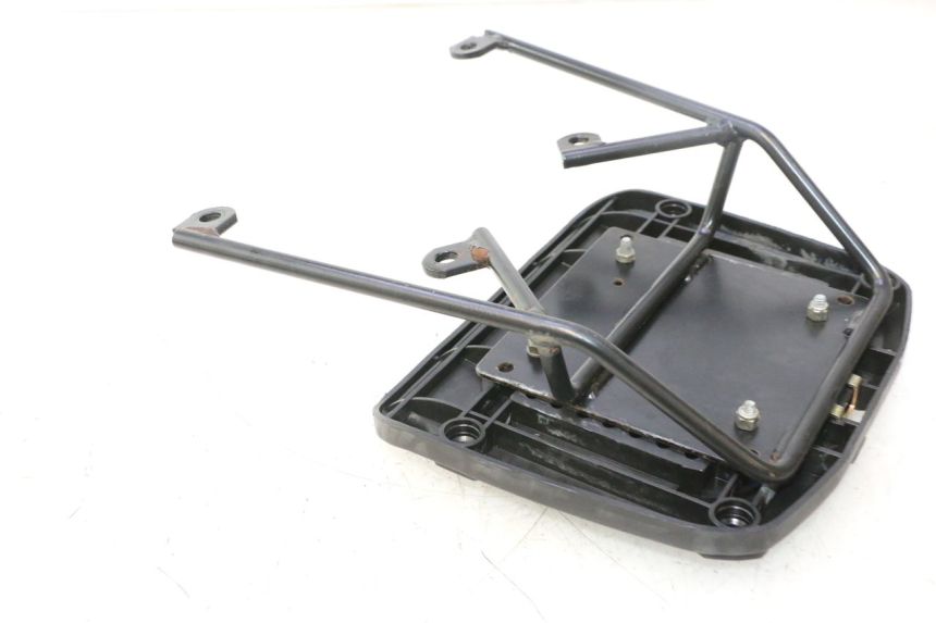 photo de PORTAEQUIPAJES  YAMAHA YP MAJESTY 125 (2002 - 2006) - Detalles de los puntos de fijación