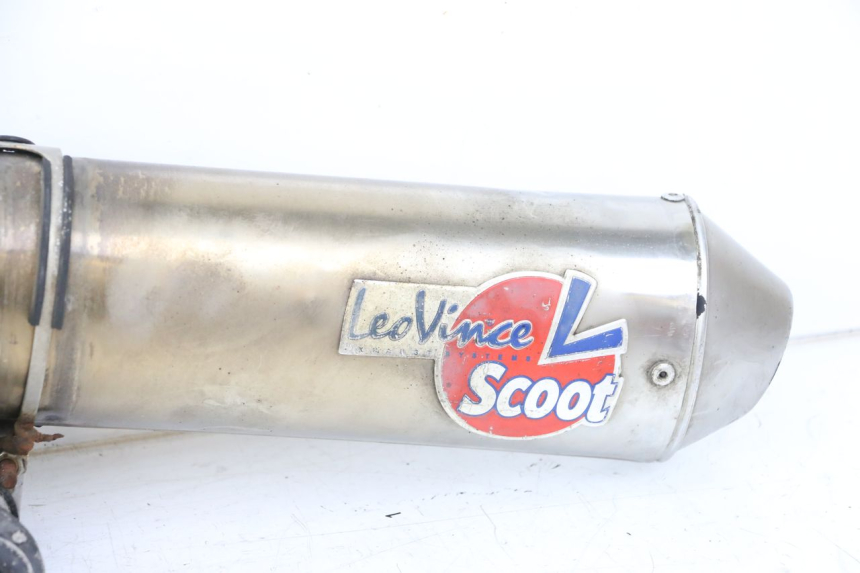 photo de ESCAPE KYMCO AGILITY RS 4T 50 (2009 - 2013) - Detalles de los puntos de fijación