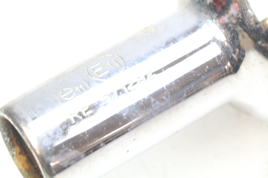 photo de ESCAPE ROYAL ENFIELD BULLET CLASSIC 500 (2017 - 2020) - Primer plano de alta resolución