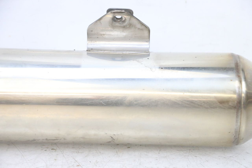 photo de DERECHA ESCAPE YAMAHA FJR ABS 1300 (2006 - 2012) - Primer plano de alta resolución