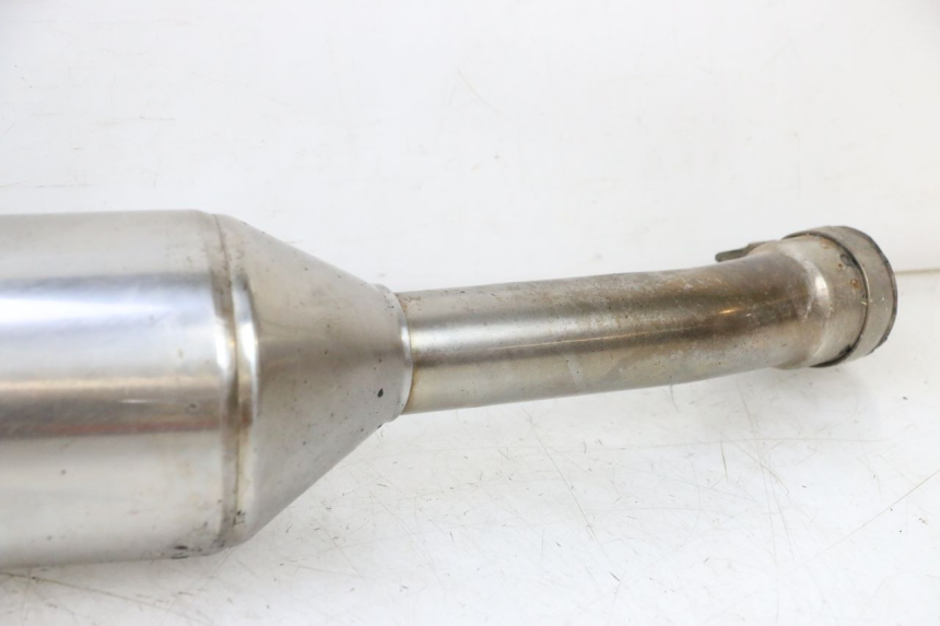 photo de DERECHA ESCAPE YAMAHA FJR ABS 1300 (2006 - 2012) - Zoom sobre los componentes