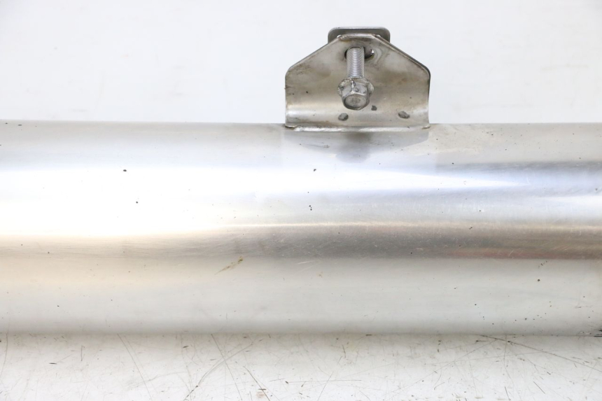 photo de DERECHA ESCAPE YAMAHA FJR ABS 1300 (2006 - 2012) - Primer plano de alta resolución