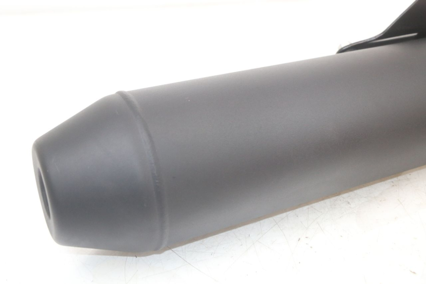 photo de DERECHA ESCAPE ROYAL ENFIELD CONTINENTAL GT 650 (2019 - 2024) - Detalle de la pieza